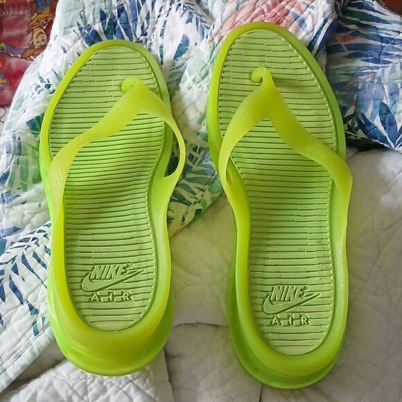 Nike   - Picture 1 of 3